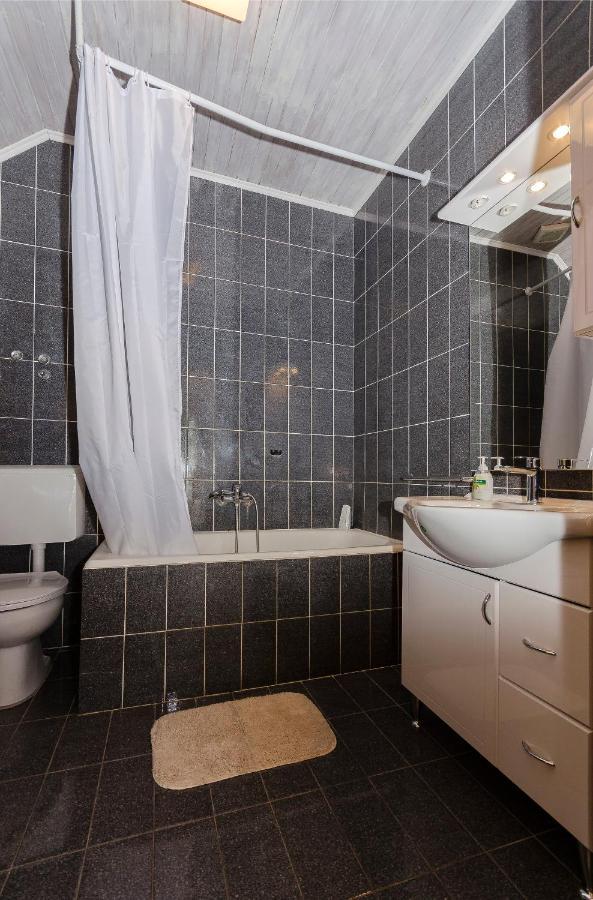Apartment And Rooms Ema Βόντιτσε Εξωτερικό φωτογραφία